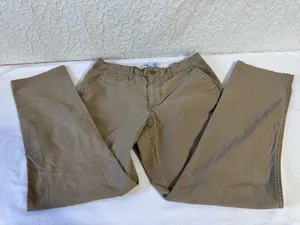 Old Navy Classic Khakis Straight Leg Casual Pants Men's 34”x31” thumbnail 4