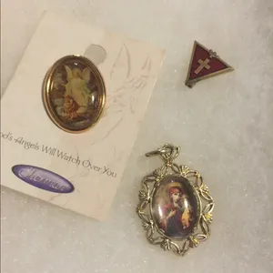 3 religious pendant / pins Gold thumbnail 1