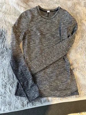 Lululemon Long Sleeve thumbnail 1