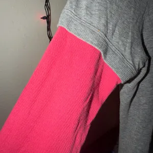Nike Gray Long Sleeve Tee with Pink Contrast Sleeves thumbnail 2
