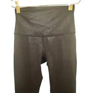 Women's Lululemon Black Shimmer Leggings Size 4 thumbnail 3