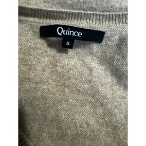 Quince 100% Cashmere Sweater Small V-Neck Taupe Beige Classic Minimalist thumbnail 5