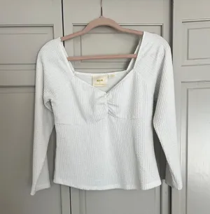 Boutique Top thumbnail 1