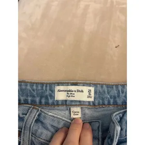Abercrombie the mom high rise Size 25 thumbnail 2