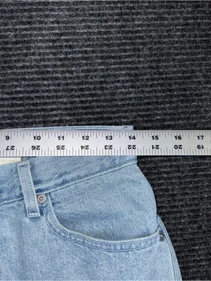 Vintage Levis Relaxed Fit Denim Mid Thigh Shorts 10 / 28 Light Wash Cotton Jorts thumbnail 7