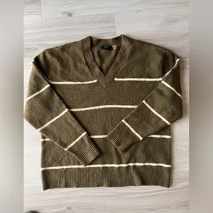TAHARI‎ Olive Striped V-Neck Sweater thumbnail 2
