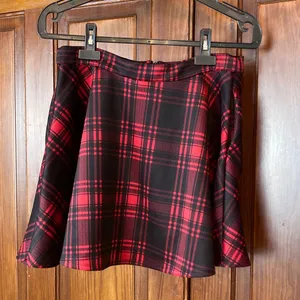 Hot Topic Red & Black Plaid Skater Skirt with Front O-Ring Zip and Pockets M thumbnail 2