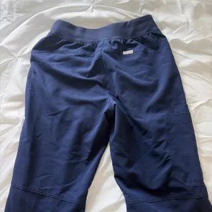 FIGS Cade Cargo Scrub Pants thumbnail 4