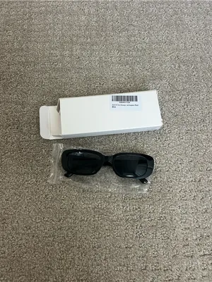 Black Retro Sunglasses thumbnail 5