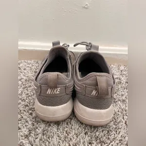 Nike Roshe Grey Sneakers Grey Women's 6.5 thumbnail 3