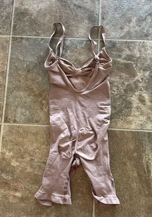 Skims Seamless Sculpt Mid Thigh Bodysuit Clay Size Small thumbnail 6