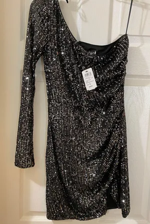 Windsor Black Sequin One Shoulder Bodycon Dress thumbnail 4