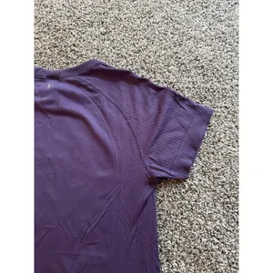Old Navy Women's Purple Fluid Seamless Go Dry Tee Size Small thumbnail 9