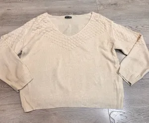 Shein Cream V‎ Neck Textured Knit Sweater Long Sleeve 6 Medium Oversized thumbnail 1