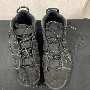 Nike Women’s Black Air Sneakers thumbnail 2