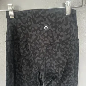 Lululemon Align High Rise Camo Leopard Print Leggings Size 4 Black Gray thumbnail 5