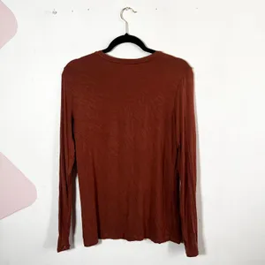 Aritzia Babaton Long Sleeve‎ Top Brown Medium Fitted Soft Casual Retro thumbnail 2