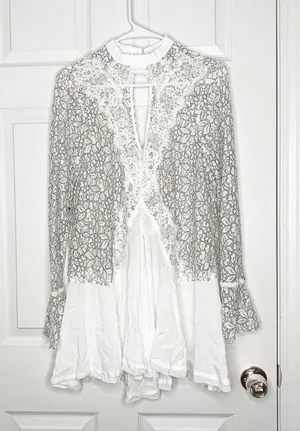 White Lace Tell Tale Heart Dress Size Small thumbnail 2