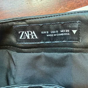 ZARA Faux Leather Lined Mini Skirt w Belt Loops Size Small Black thumbnail 8