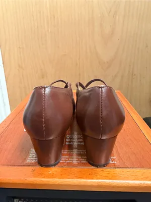 Trotters Women’s Brown Leather Mary Jane Kitten Heels. Size: 6.5. thumbnail 7