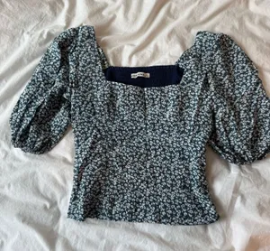 Abercrombie Floral Navy Puff Sleeve Top thumbnail 1