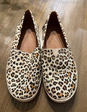 TOMS Leopard Print Flats Shoes Size 8 Beige Black thumbnail 1