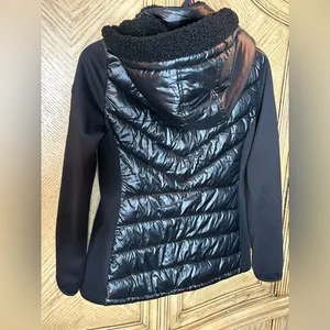 Calvin Klein Performance mixed-media hooded puffer jacket Size Medium. thumbnail 2