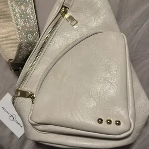 NWT cross body bag thumbnail 2