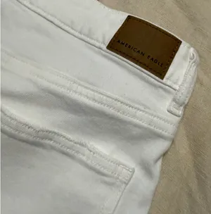 American Eagle White Denim Stretch Shorts thumbnail 3
