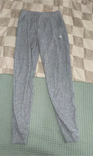 Alo Yoga Women's Muse Sweatpants XS thumbnail 1