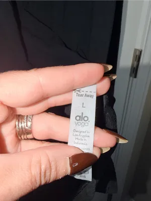 Alo Black Long Sleeve Crew Neck thumbnail 3