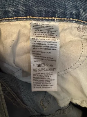 Levi's Women’s Signature Vintage High Rise Light Blue Straight Jeans thumbnail 5