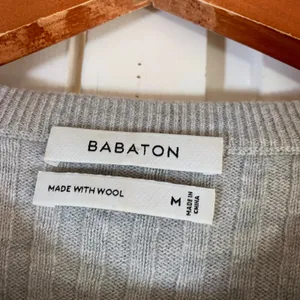 Babaton Aritzia Gray Wool Linen Ribbed Cropped Sweater Medium Neutral‎ Cozy thumbnail 2