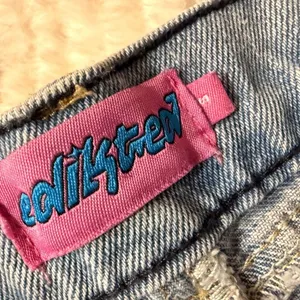 Edikted‎ Light Wash V-Waist Distressed Straight Leg Jeans Size S thumbnail 4