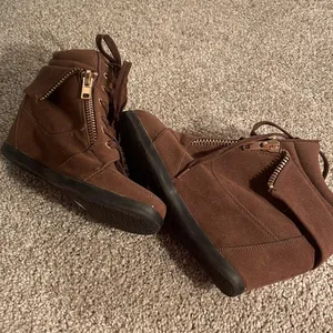 Forever 21 wedge bootie in chocolate brown with gold trim size 7.5 thumbnail 7