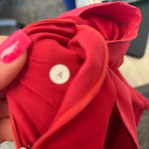 Lululemon Run Speed Squad Skirt Shorts Red Zipper pocket Sz 4. Preloved. thumbnail 7