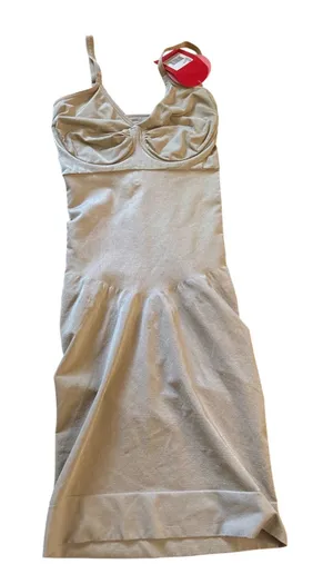 SPANX NEW Slimming Shapewear full‎ slip in Nude Underwire Size Medium thumbnail 1