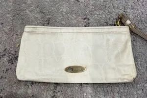 Brahmin Women’s White Croc Embossed Leather Wristlet Gold Plaque thumbnail 1
