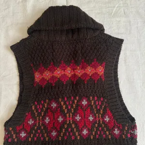 Abercrombie & Fitch Brown and Red Knit Sweater Vest Size Small thumbnail 7