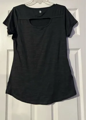 Gaiam woman’s Athletic Ruched performance top is a size medium. thumbnail 1