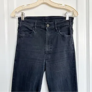 MOTHER • The Hustler Ankle Fray jeans washed black Not Guilty bootcut flare crop thumbnail 4