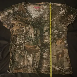 Game Winner Camo V-Neck Short Sleeve Tee in Green/Brown thumbnail 2