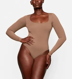 ✨Skims Essential Long Sleeve Scoop Neck Tan Sz S/M Bodysuit✨ thumbnail 1