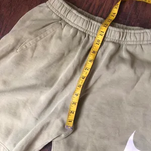 Nike Men Sportswear Club Short Basketball Graphic Large Swoosh Logo Sweatpants Shorts Green Sz M - measurement in pics thumbnail 5