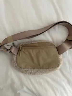 Lululemon Everywhere Belt Bag 1L thumbnail 3