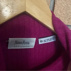 Neiman Marcus Exclusive Ribbed Dark Pink Turtleneck Sweater 100% Cashmere Size M thumbnail 2