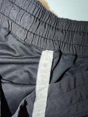 Black Lululemon Hotty Hot 2.5" Shorts thumbnail 3