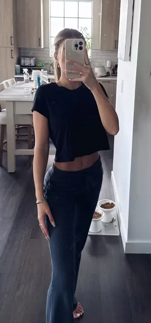 Calvin Klein Black Cropped Tee Short Sleeve (Size Small) thumbnail 1