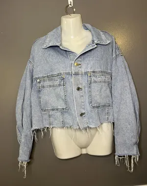 ZARA Denim Jacket Womens Small Cropped Raw Hem Oversized Pockets Button Front thumbnail 1