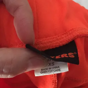 Bin 26 #51 Hooters Girl Worn Sexy Tank & Shorts XSmall & New Blank Name Tag thumbnail 8